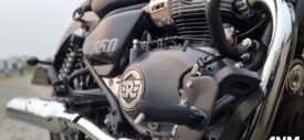 royal-enfield-super-meteor-650-2023-astral-black-rear