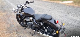 royal-enfield-super-meteor-650-2023-astral-black-engine