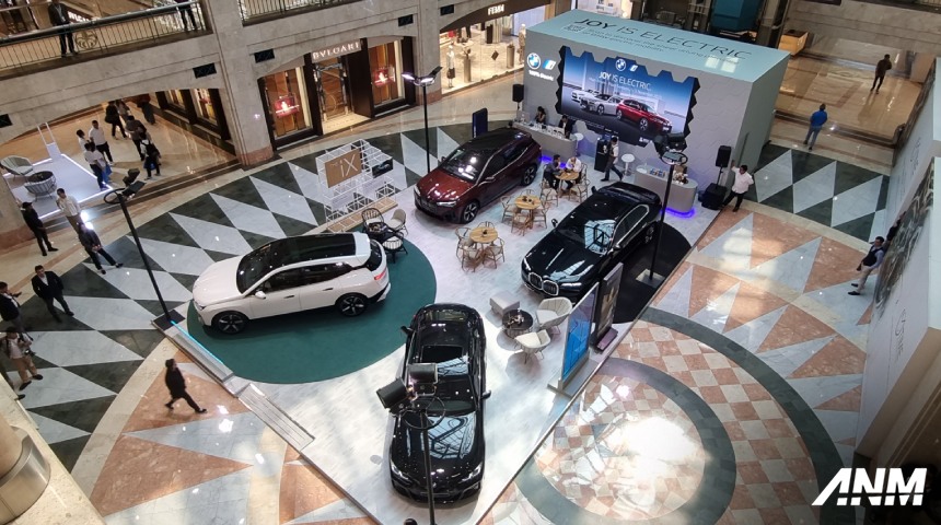 Berita, bmw-joy-is-electric-exhibition-2023-plaza-senayan-ix-i4-i7-thumbnail: BMW Joy Is Electric 2023, Exhibition Pertama Full Mobil Elektrifikasi Premium