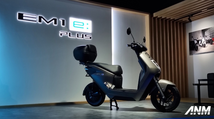 Berita, honda-em-1-e-indonesia-launch-2023-warna-color-plus: Motor Listrik Honda EM1 e: Resmi Mengaspal, Dapat Subsidi 7 Juta!