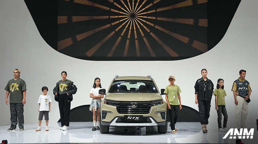 Berita, honda-n7x-2: IIMS 2024 : Honda Hadirkan Apparel Ekslusif Hasil Kolaborasinya dengan Shining Bright