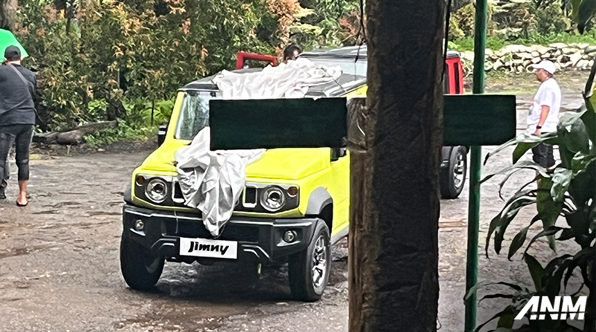 Berita, jimny-1: Spy Shot Suzuki Jimny 5 Door Tercyduk! Bakal Launching di IIMS 2024?