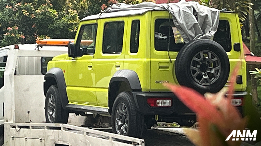 Berita, jimny: Spy Shot Suzuki Jimny 5 Door Tercyduk! Bakal Launching di IIMS 2024?