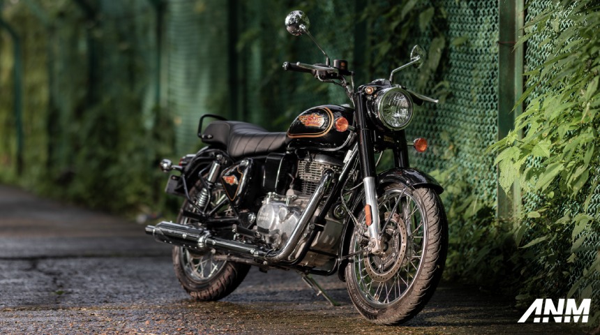 Berita, royal-enfield-bullet-limited-edition-black-gold-indonesia-2024-front: IIMS 2024 : Royal Enfield All New Bullet 350 Resmi Mengaspal Di Indonesia