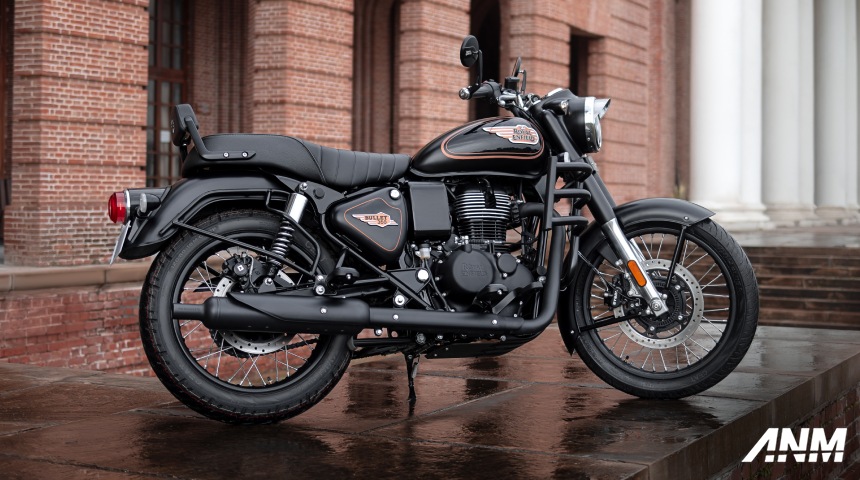 Berita, royal-enfield-bullet-limited-edition-black-gold-indonesia-2024-side: IIMS 2024 : Royal Enfield All New Bullet 350 Resmi Mengaspal Di Indonesia