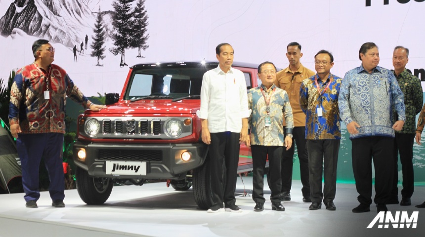 Berita, suzuki-jimny-5-door-iims-2024-harga-jokowi-presiden: IIMS 2024 : Ramai Jadi Gorengan, Berapa Harga Asli Suzuki Jimny 5-Door?