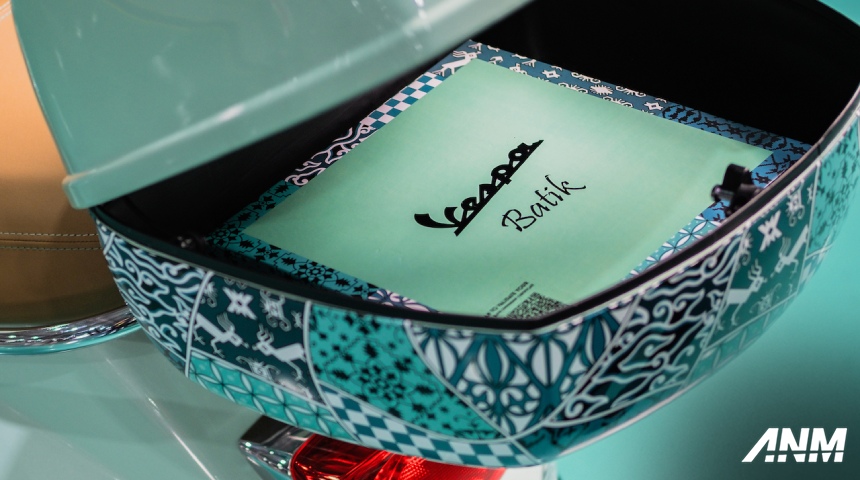 Berita, vespa-batik-2024-iims-top-box: IIMS 2024 : Produksi Vespa Batik Segera Berakhir, Siap Jadi Gorengan!