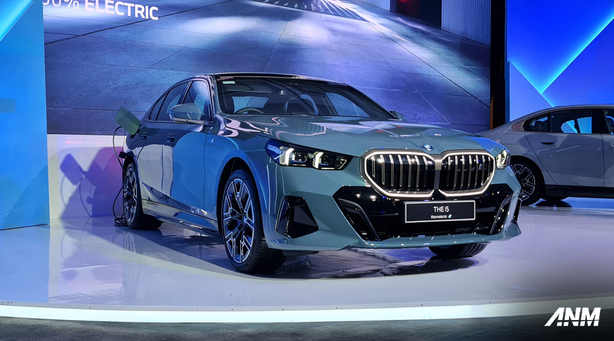 Berita, 2024-bmw-i5-indonesia: BMW i5 Sudah Hadir, Bisa Main Game dan Selfie Dalam Mobil!