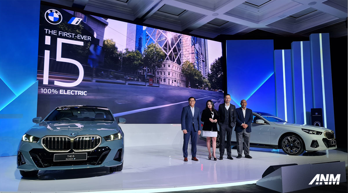 Berita, bmw-i5-indonesia: BMW i5 Sudah Hadir, Bisa Main Game dan Selfie Dalam Mobil!