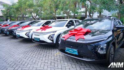 Chery Lakukan Ceremonial Handover Omoda E5 untuk Konsumen di Kota Medan Chery Lakukan Ceremonial Handover Omoda E5 untuk Konsumen di Kota Medan