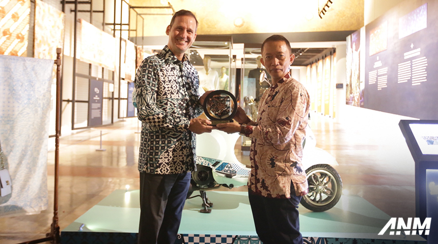 Berita, vespa-batik-2: Bentuk Apresiasi Budaya Indonesia, Vespa Batik Dipajang di Museum Batik! 