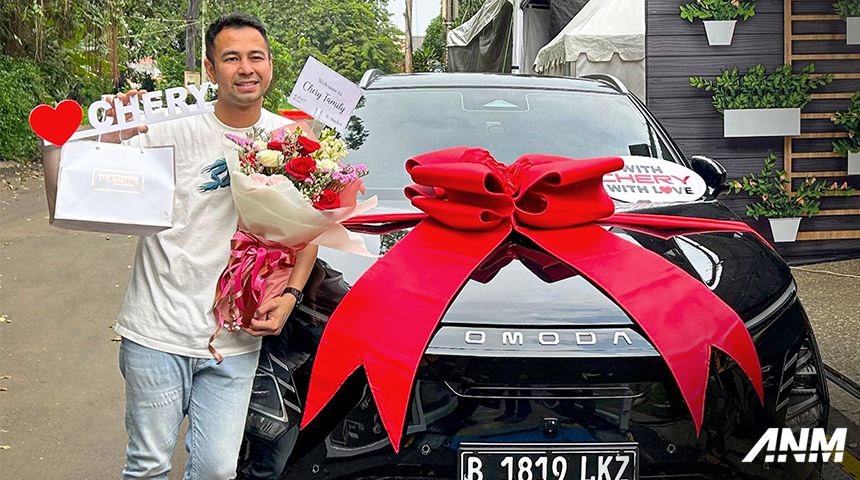 Berita, chery-raffi-ahmad: Raffi Ahmad, Konsumen Selebriti Pertama Chery Omoda E5 di Indonesia!