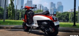 scomadi-technica-200-i-urban-series-2024-indonesia-orange-white-detail-charging-slot