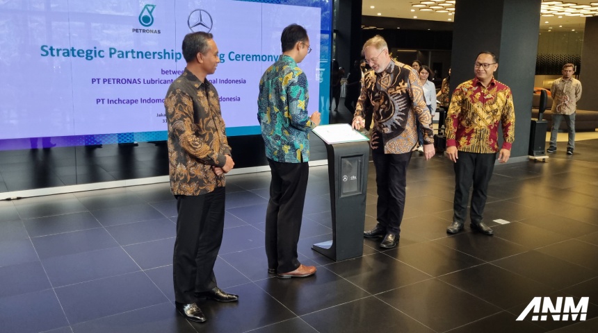 Berita, mercedes-petronas-inchcape-indonesia-signing-2024-on-progress: Mercedes-Benz National Service Weeks 2024 Kini Diperkuat Petronas Lubricants