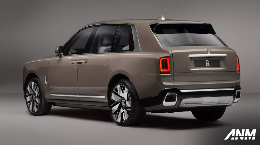 Berita, rolls-royce-cullinan-1: Rolls Royce Luncurkan Cullinan Facelift, Apa Perbedaanya?