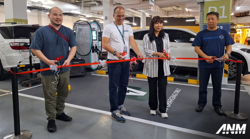 Berita, voltron-alam-sutera-living-world-plaza-fast-charging-spklu-mobil-listrik-seremoni: SPKLU Voltron Perluas Jaringan Lewat Kerjasama Dengan Living World