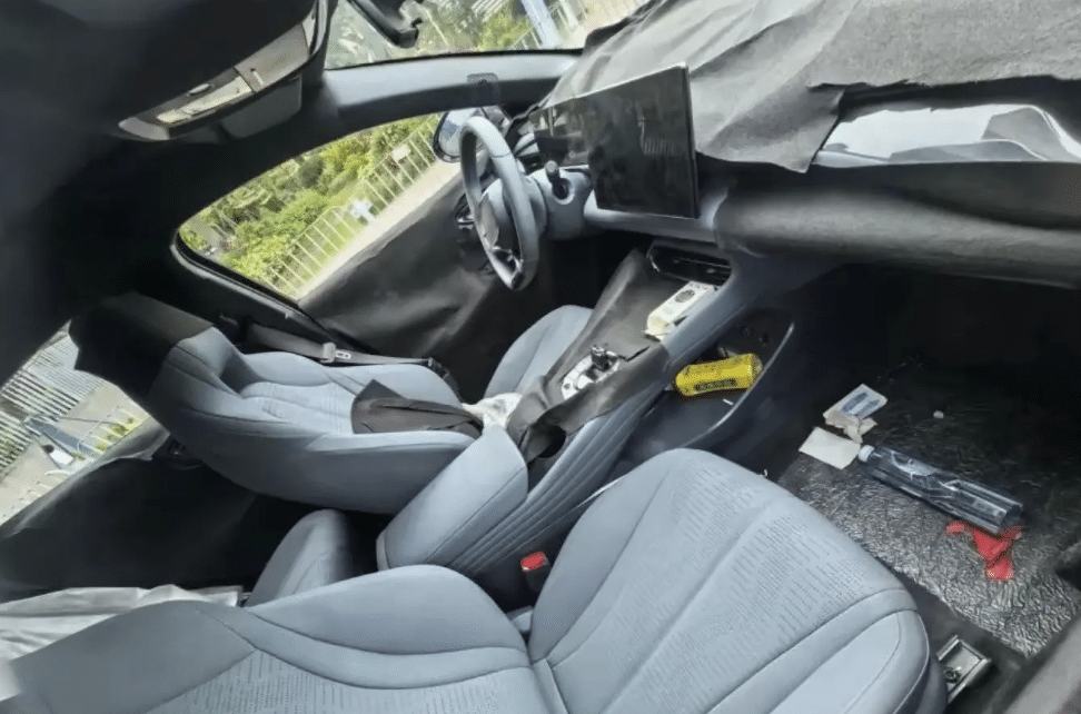 Berita, interior BYD Seal 06 GT: Spyshot BYD Seal 06 GT : Seal Versi Hot Hatchback, Rilis 2025!