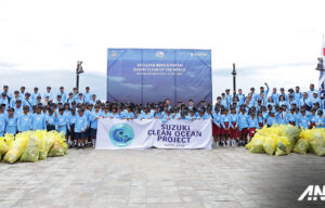 Lestarikan Pariwisata, Suzuki Bersih-bersih Pantai Bunaken dengan Ratusan Pelajar Lestarikan Pariwisata, Suzuki Bersih-bersih Pantai Bunaken dengan Ratusan Pelajar