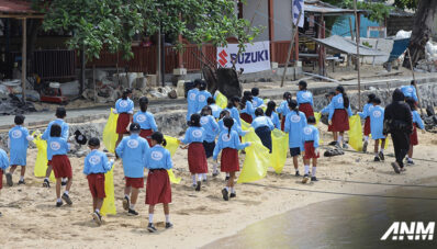 Lestarikan Pariwisata, Suzuki Bersih-bersih Pantai Bunaken dengan Ratusan Pelajar