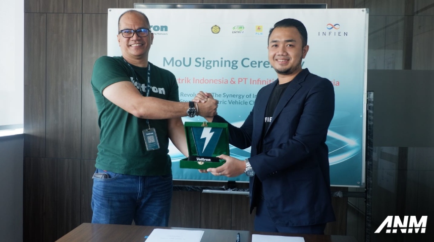 Berita, voltron-infien-energy-mou-signing-spklu-solar-surya-panel-2024-plaque: Sinergi Voltron Dan Infien Energy, Bangun Inovasi SPKLU Bertenaga Matahari