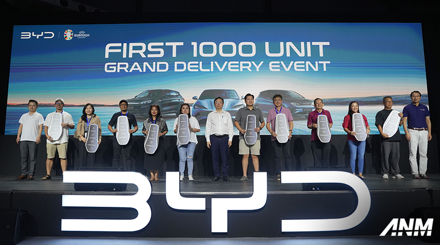 Berita, byd-handover-2: BYD Lakukan Serah Terima Simbolik 1000 Unit Pertamanya di Indonesia!