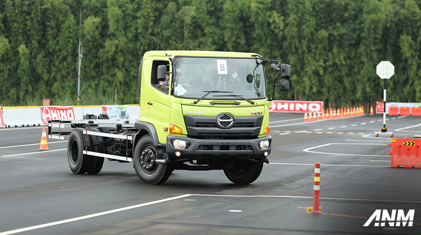 Berita, hino-driving-school-3: Hino Luncurkan Driving School, Siap Cetak Pengemudi Profesional