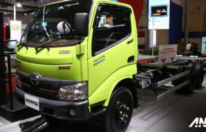 GIIAS 2024: Hino Luncurkan Light Duty Truck 6×2, Pertama di Indonesia