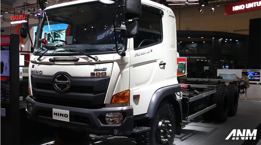 Berita, hino-giias-2: GIIAS 2024: Hino Luncurkan Light Duty Truck 6×2, Pertama di Indonesia