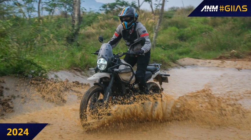 Berita, royal-enfield-himalayan-450-giias-2024-ride-splash-1: GIIAS 2024 : Royal Enfield Hadirkan Himalayan 450, Jauh Lebih Modern!