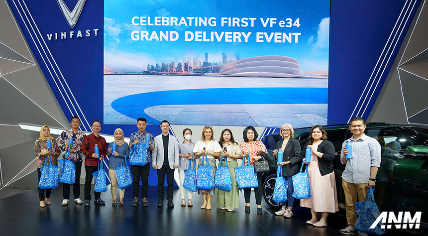 GIIAS 2024: VinFast Mulai Lakukan Pengiriman Pertama VF e34 di Indonesia GIIAS 2024: VinFast Mulai Lakukan Pengiriman Pertama VF e34 di Indonesia