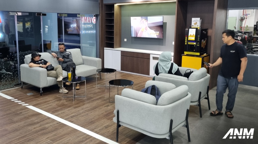 Berita, yamaha-premium-dealer-diler-jakarta-2024-co-working-space-lounge: Yamaha Premium Dealer, Bentuk Baru Sambut Ulang Tahun Ke-50