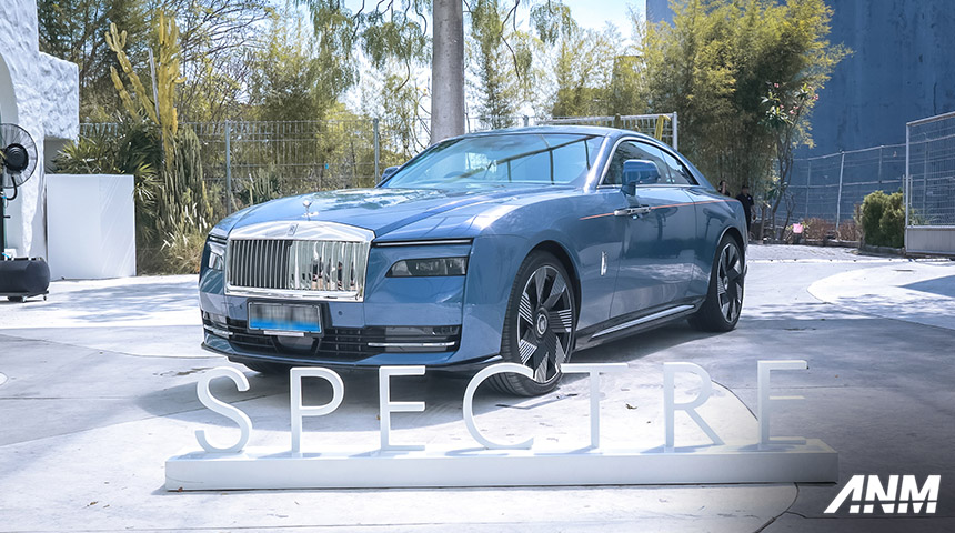 Berita, Rolls Royce Spectre 2024: Rolls-Royce Spectre Hadir Perdana di Surabaya, Konsumen Bisa Coba!