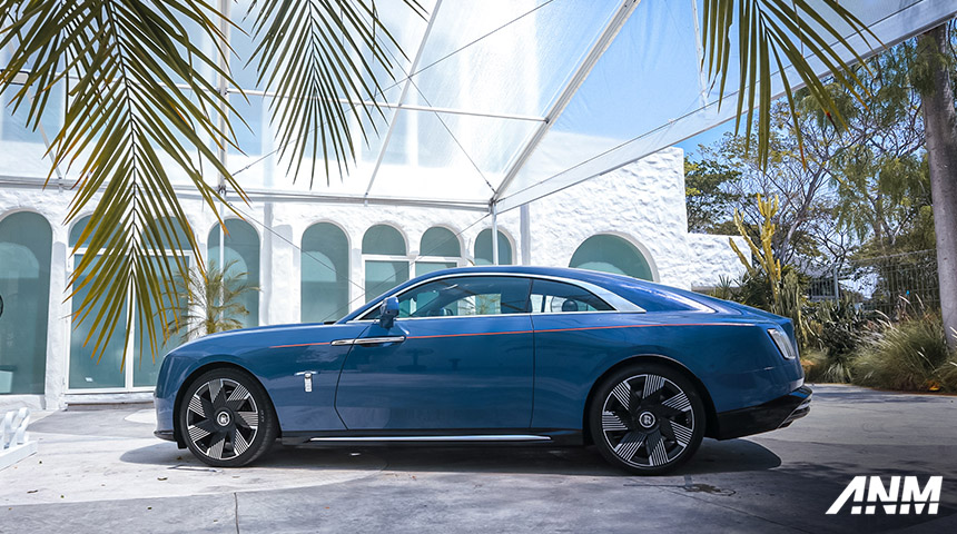 Berita, Rolls Royce Spectre BEV Surabaya: Rolls-Royce Spectre Hadir Perdana di Surabaya, Konsumen Bisa Coba!