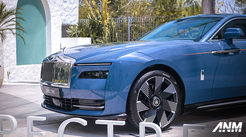 Berita, Spesifikasi Rolls Royce Spectre: Rolls-Royce Spectre Hadir Perdana di Surabaya, Konsumen Bisa Coba!