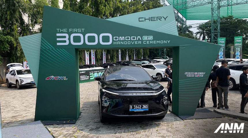 Berita, chery-omoda-e5-wcwl-2: Chery Rayakan 3.000 unit Terjualnya Omoda E5,