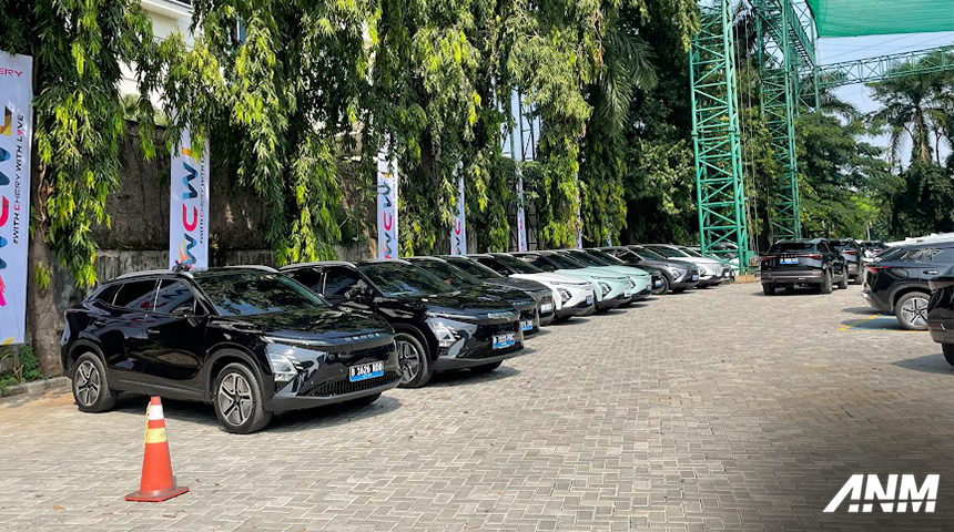 Berita, chery-omoda-e5-wcwl: Chery Rayakan 3.000 unit Terjualnya Omoda E5,