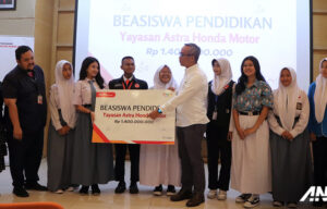 Duta Safety Riding Peroleh Beasiswa Pendidikan dari Yayasan AHM Duta Safety Riding Peroleh Beasiswa Pendidikan dari Yayasan AHM