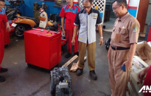 DFSK Donasikan 3 unit Transmisi CVT untuk SMK Negeri 1 Glagah Banyuwangi DFSK Donasikan 3 unit Transmisi CVT untuk SMK Negeri 1 Glagah Banyuwangi