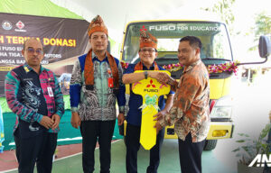 KTB Donasikan Fuso Canter Euro 4 Untuk SMK Bhakti Bangsa Banjarbaru 