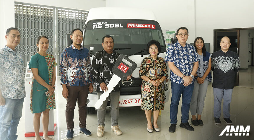 Hino Serah Terimakan Dutro Bus ke Pengusaha Transportasi di Sulawesi Tengah Hino Serah Terimakan Dutro Bus ke Pengusaha Transportasi di Sulawesi Tengah