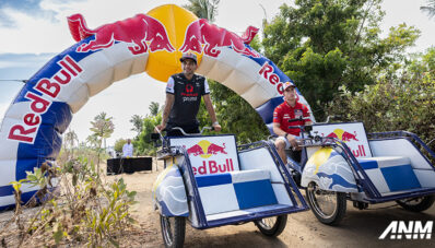 Gokil! Pembalap Red Bull MotoGP Adu Cepat Becak Motor di Mandalika