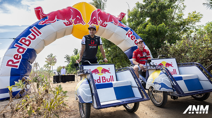 Berita, red-bull: Gokil! Pembalap Red Bull MotoGP Adu Cepat Becak Motor di Mandalika