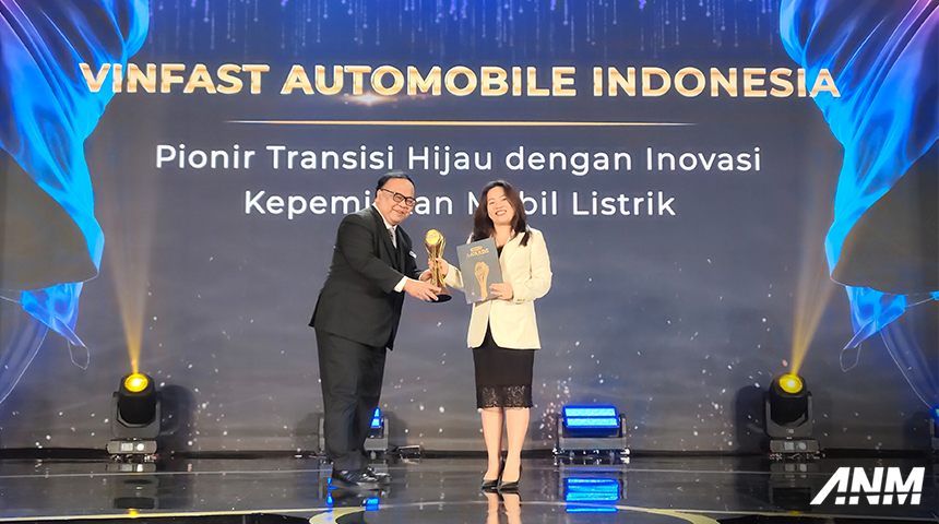 Berita, vinfast-award-1: VinFast Raih Penghargaan “Pionir Transisi Hijau dengan Inovasi Kepemilikan Mobil Listrik”