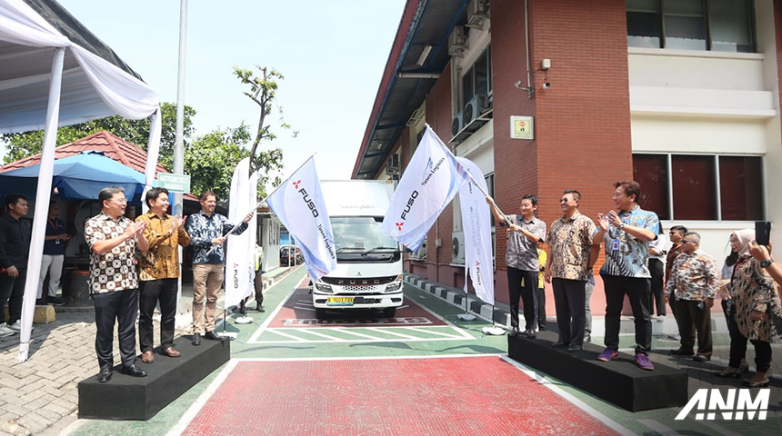 Berita, ecanter-yusen-1: Pertama di Indonesia, Fuso eCanter Jadi Armada Distribusi PT Yusen Logistics Indonesia