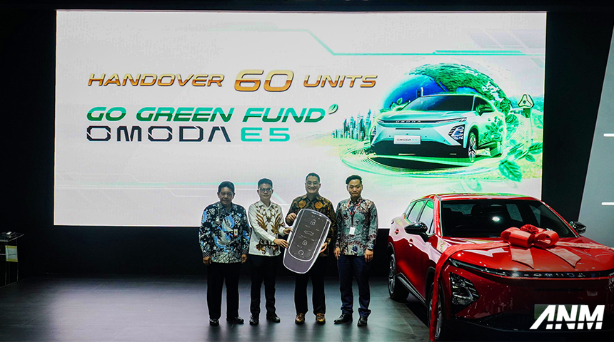 Berita, chery-handover-bsi-1: IIMS 2025 : Chery Serah Terimakan 60 Omoda E5 Kepada PT Bank Syariah Indonesia