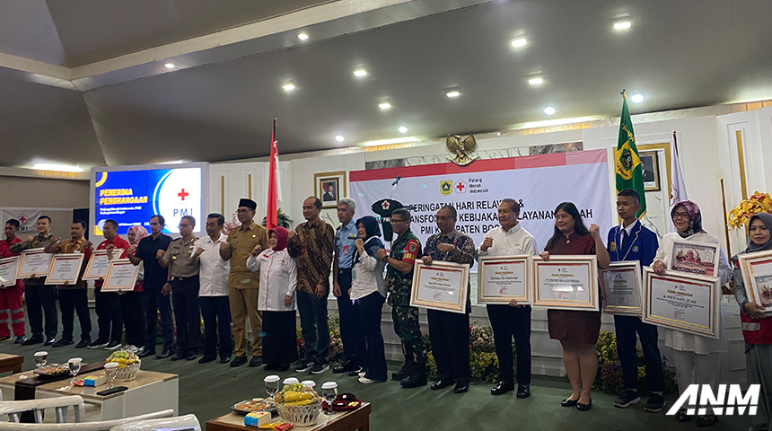 Berita, hino-csr-pmi-2: CSR Hino Berikan Sarana Darurat untuk PMI Di Kabupaten Bogor