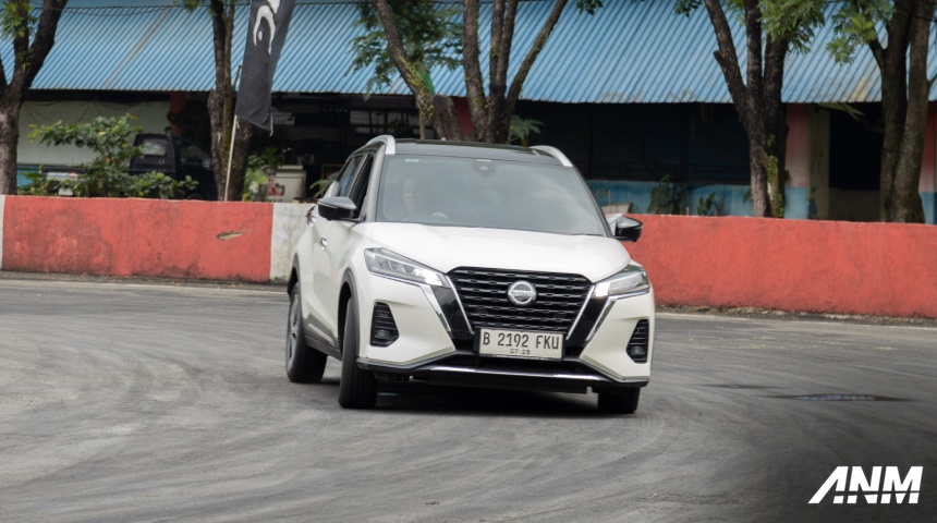 Berita, nissan-kicks-e-power-challenge-2025-indonesia-slalom-action: Nissan Kicks e-POWER, Hybrid Irit Bensin Dengan Performa Maksimal