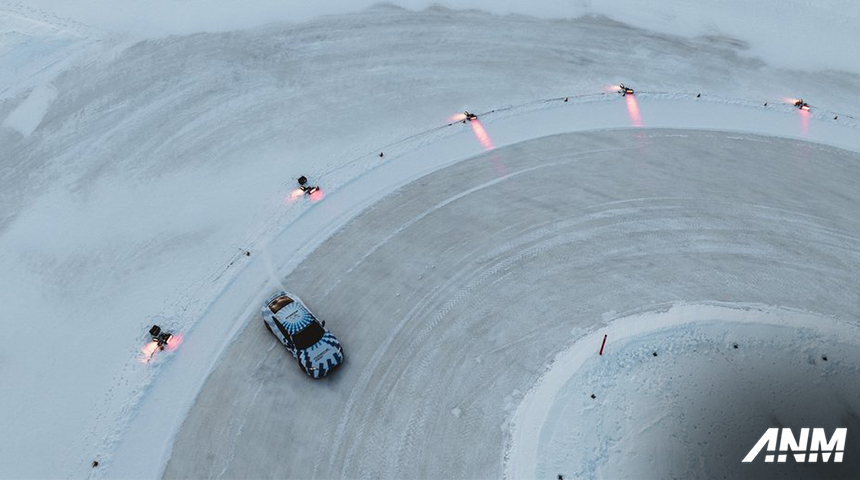 Berita, porsche-record-1: Drift Sejauh 17 KM di Salju, Porsche Taycan Dapat Guinness World Record!