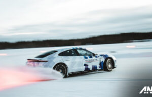 Drift Sejauh 17 KM di Salju, Porsche Taycan Dapat Guinness World Record! Drift Sejauh 17 KM di Salju, Porsche Taycan Dapat Guinness World Record!