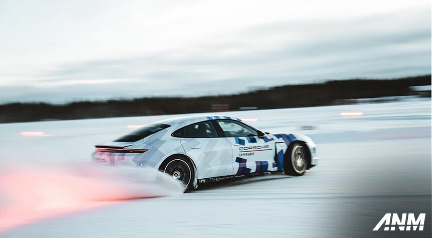 Drift Sejauh 17 KM di Salju, Porsche Taycan Dapat Guinness World Record! Drift Sejauh 17 KM di Salju, Porsche Taycan Dapat Guinness World Record!